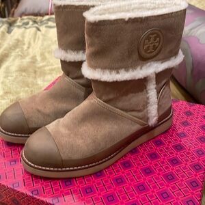 Tory Burch boot, very good condition